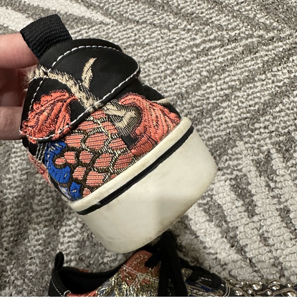 Studded embroidered sneakers - Picture 4 of 12